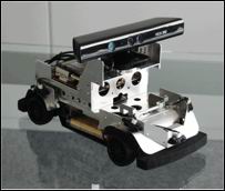 Une Robocar surmontée d'un module Kinect. Un bricolage en apparence seulement, qui pourra servir de banc de test pour des roboticiens. © ZMP