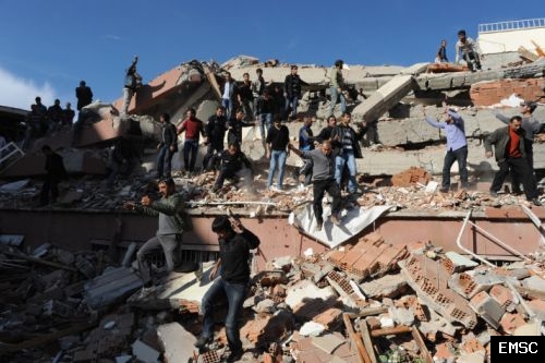 Une photographie prise dimanche par un témoin du séisme et transmise au Centre de sismologie euroméditerranéen. © EMSC