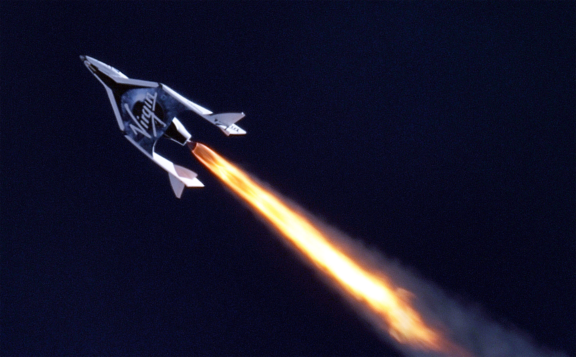 Le SpaceShipTwo de Virgin Galactic lors de son vol d'essai, qui lui a permis de franchir le mur du son. © MarsScientific.com and Clay Center Observatory
