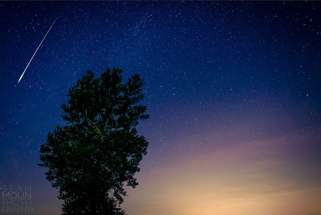 Les étoiles filantes peuvent provenir de débris d'astéroïdes ou bien de poussières de comètes comme c'est le cas pour celles de ce cliché pris lors de l'édition 2012 des Perséides, à Terhune (États-Unis). © Sean Molin, Flickr, cc by-nc-nd 2.0

