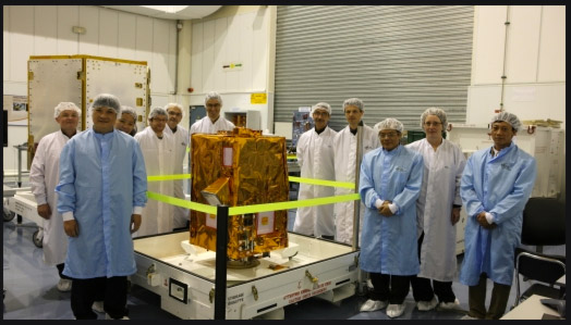 Le premier satellite d'observation de la Terre du Vietnam (VNREDSat-1) est actuellement construit par Astrium. Il sera lancé en 2013 et rejoint en orbite, trois ans plus tard, par VNREDSat-2. © Astrium