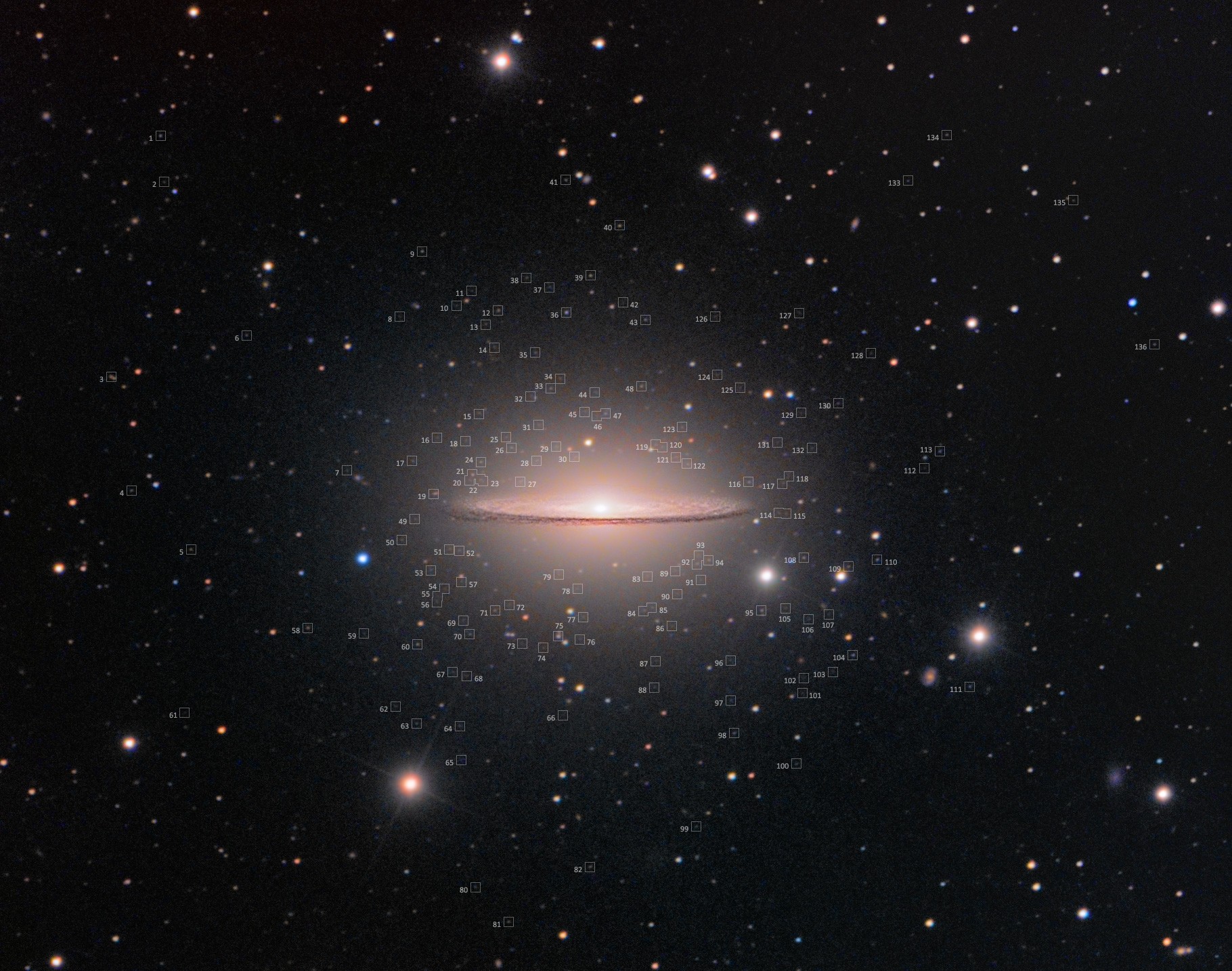 Essaim d'amas globulaires autour de Messier 104, la galaxie du Sombrero. © Rolf Wahl Olsen 