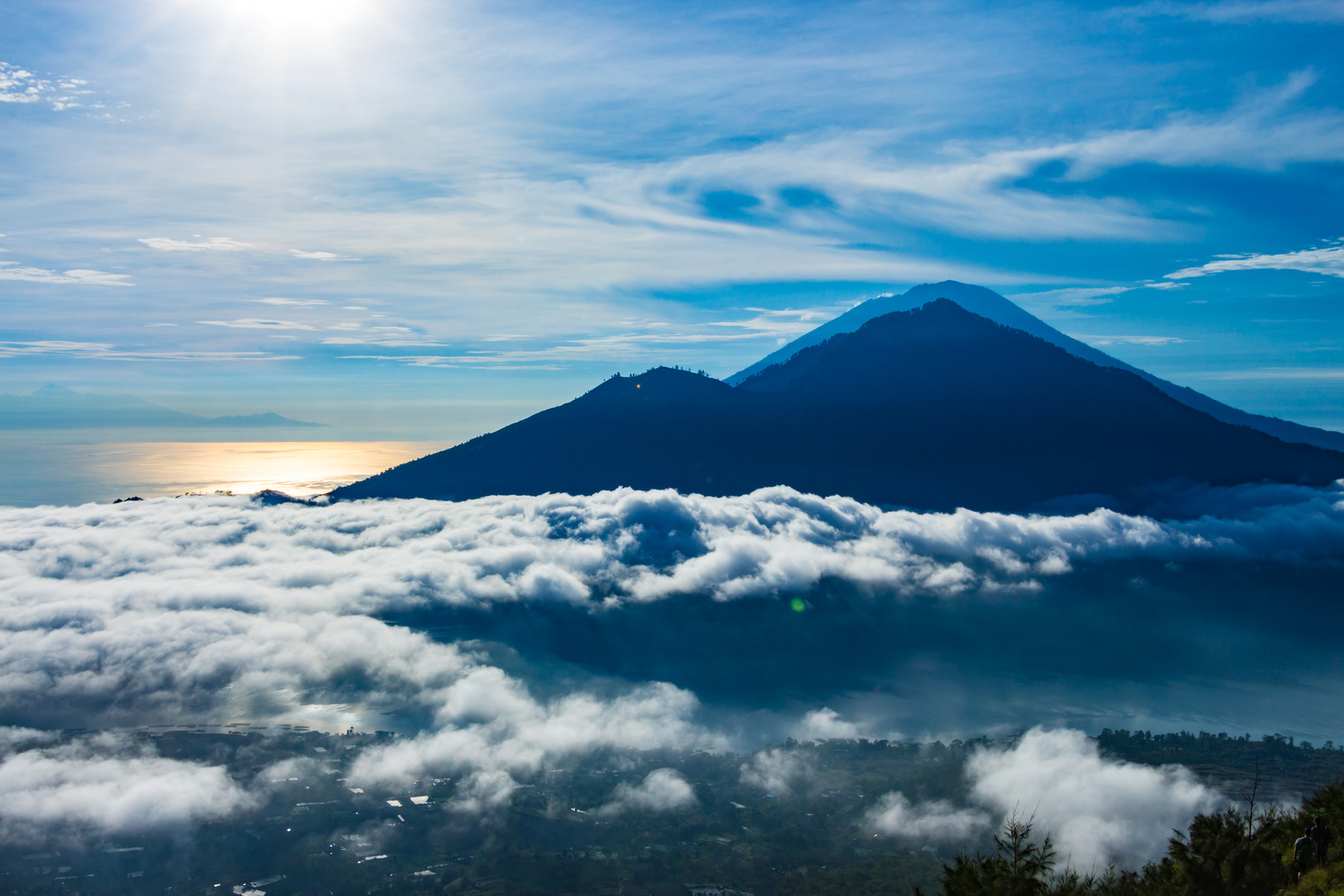 À Bali, le risque d'une éruption majeure demeure. Ici, le volcan Agung quand il était encore calme. © umike_foto, Fotolia