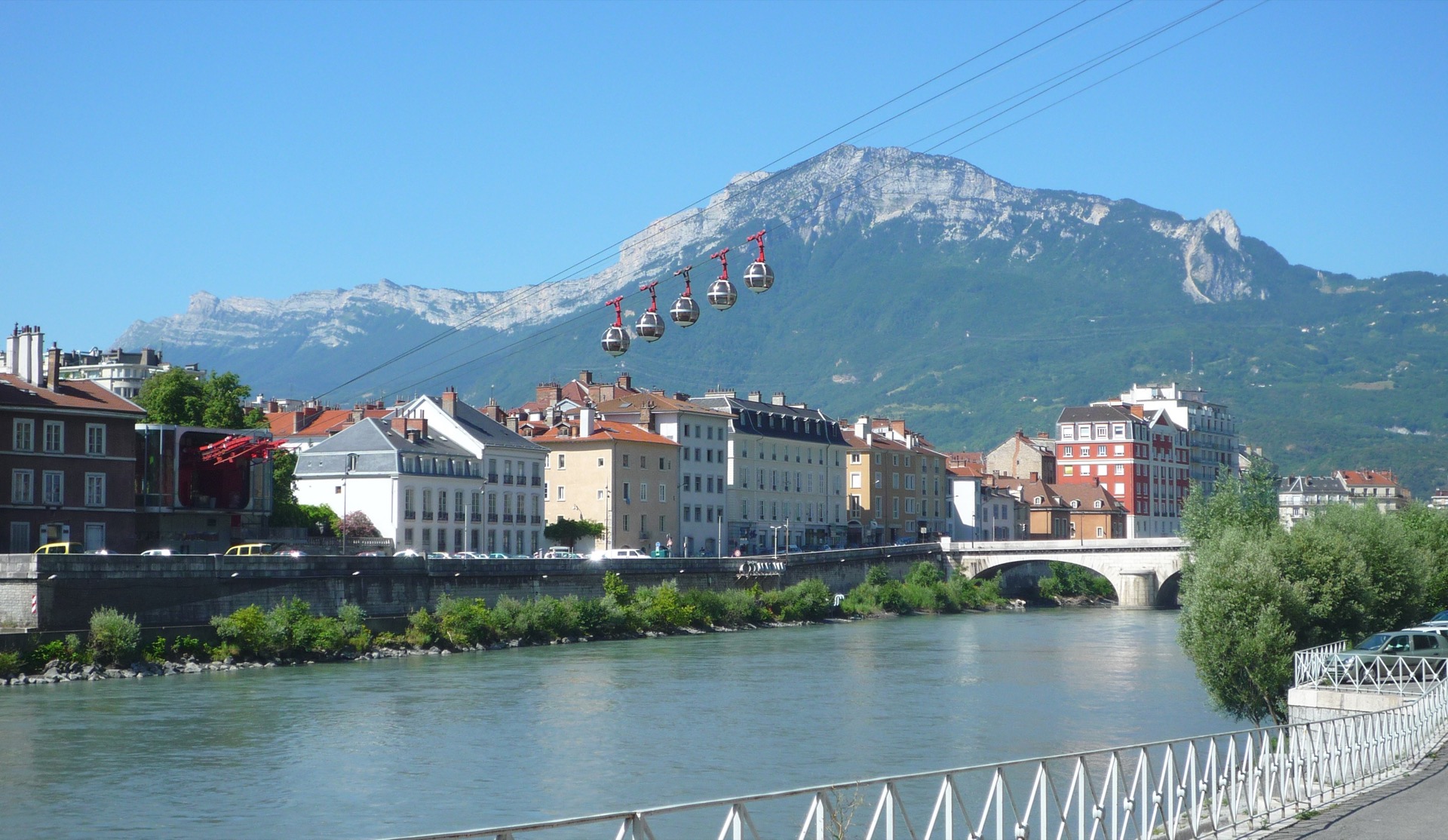 Certaines grandes villes de France sont plus actives que d'autres pour lutter contre la pollution de l'air, comme Grenoble, ici sur notre photo.© Milky, Wikimedia Commons, Domaine public