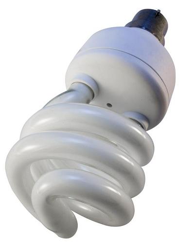 Les lampes fluocompactes, dites à basse consommation, ont remplacé les lampes à incandescence de 25 à 100 watts en septembre 2012. © DP