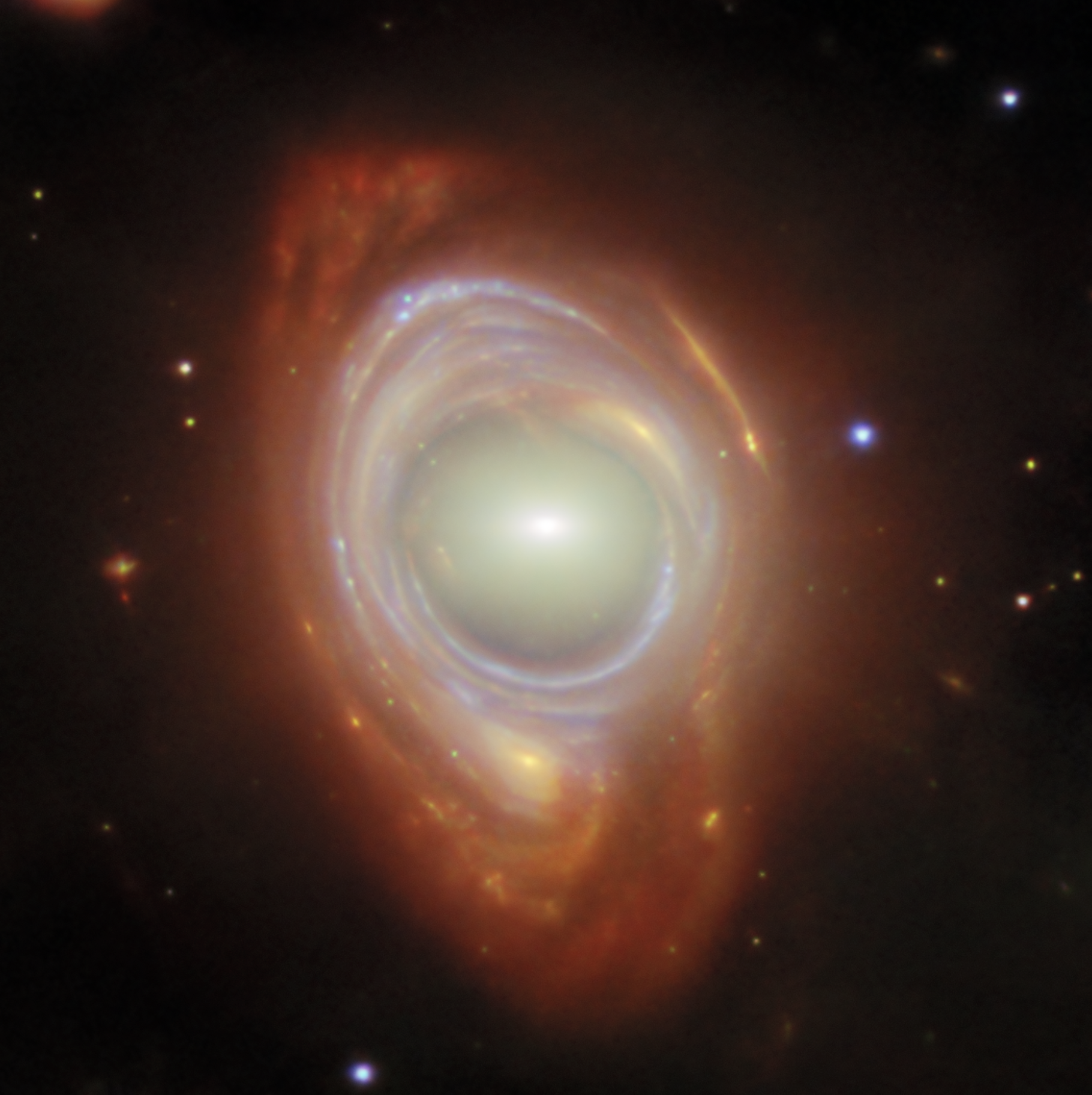 Le télescope spatial James-Webb (JWST) a renvoyé une image rare d’un parfait anneau d’Einstein. © ESA, Webb, Nasa &amp; CSA, G. Mahler