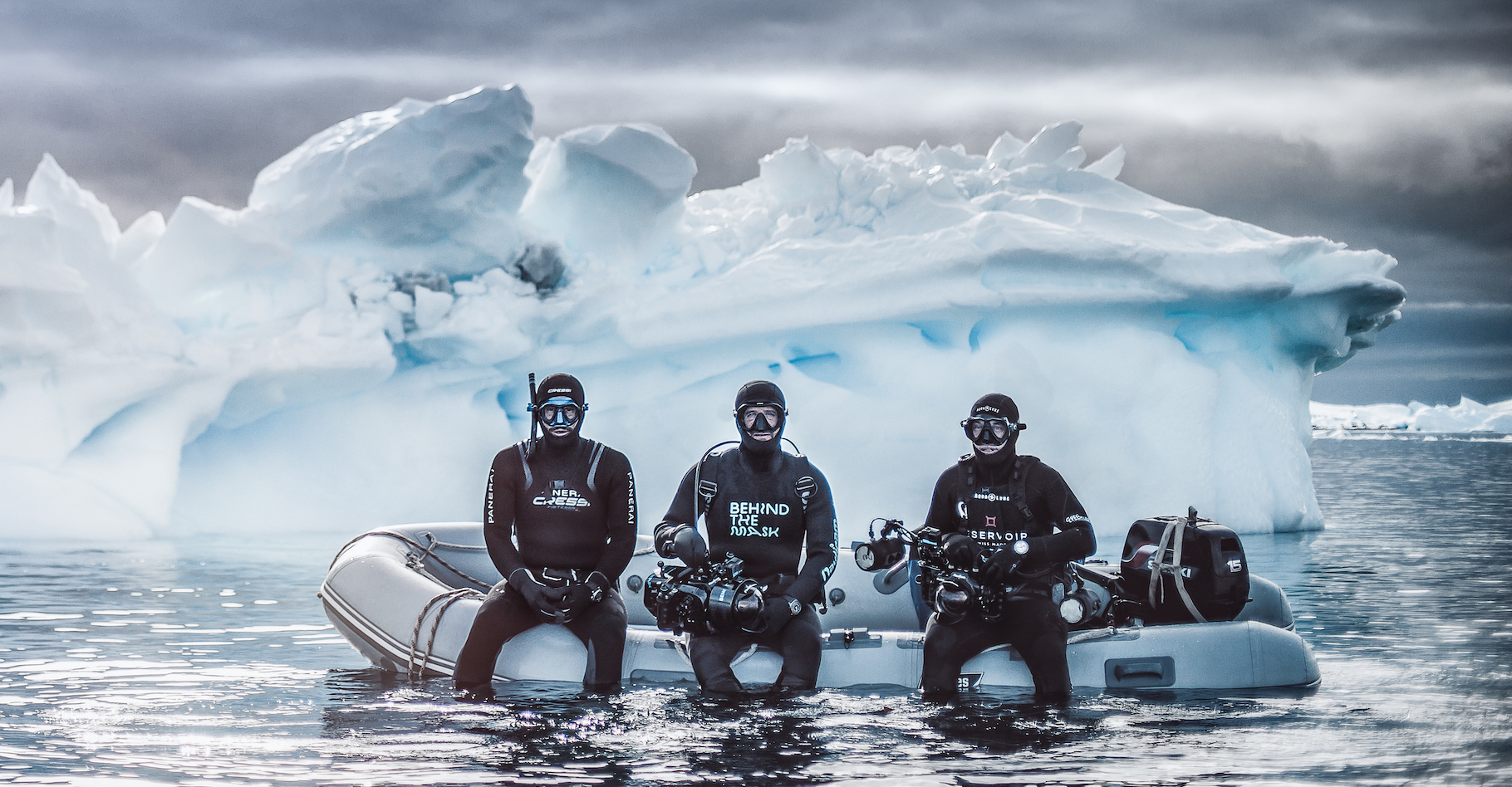 En compagnie de l’apnéiste Guillaume Nery et du caméraman Florian Fisher, le photographe Greg Lecoeur a plongé dans les eaux glacées de l’Antarctique. Il nous&nbsp;ramène de cet écosystème hostile et fragile, des images rares et merveilleuses. © Greg Lecoeur, Tous droits réservés