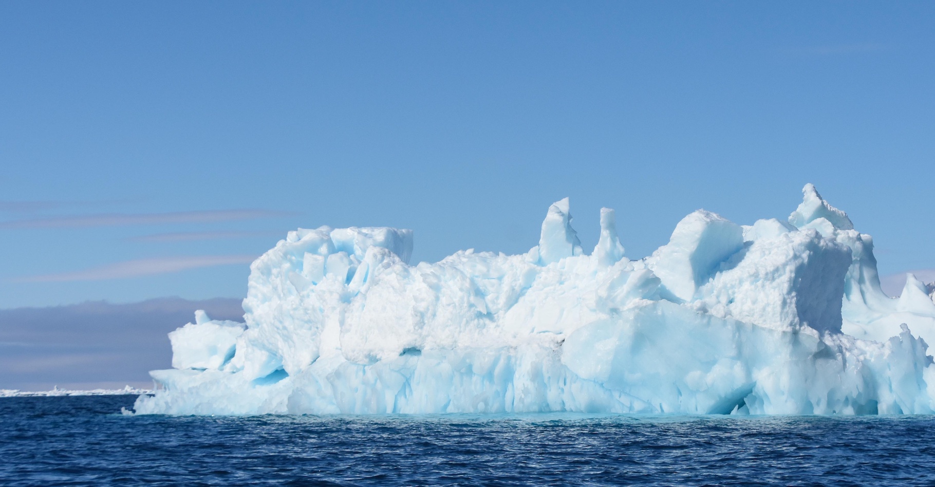 Le bloc de glace s'est effondré lors d'une journée marquée par des températures anormalement élevées en Antarctique.&nbsp;© Stéphane, Adobe Stock