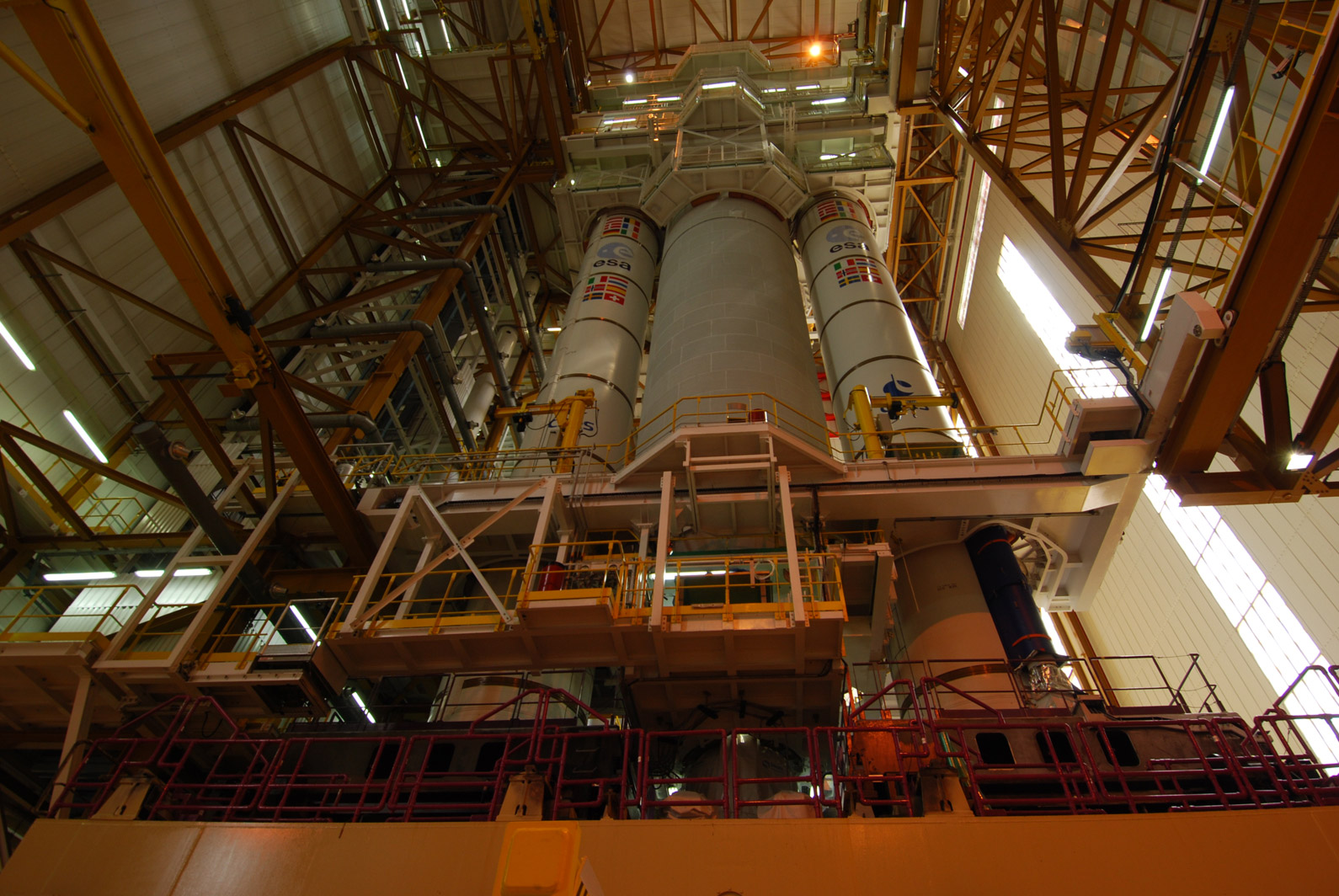 Après un lanceur Vega, une Ariane 5 ES, Arianespace&nbsp;utilisera une Ariane 5 ECA pour sa troisième mission de l'année. Mission au cours de laquelle elle doit mettre sur une orbite de transfert géostationnaire deux satellites de télécommunications. © Remy Decourt