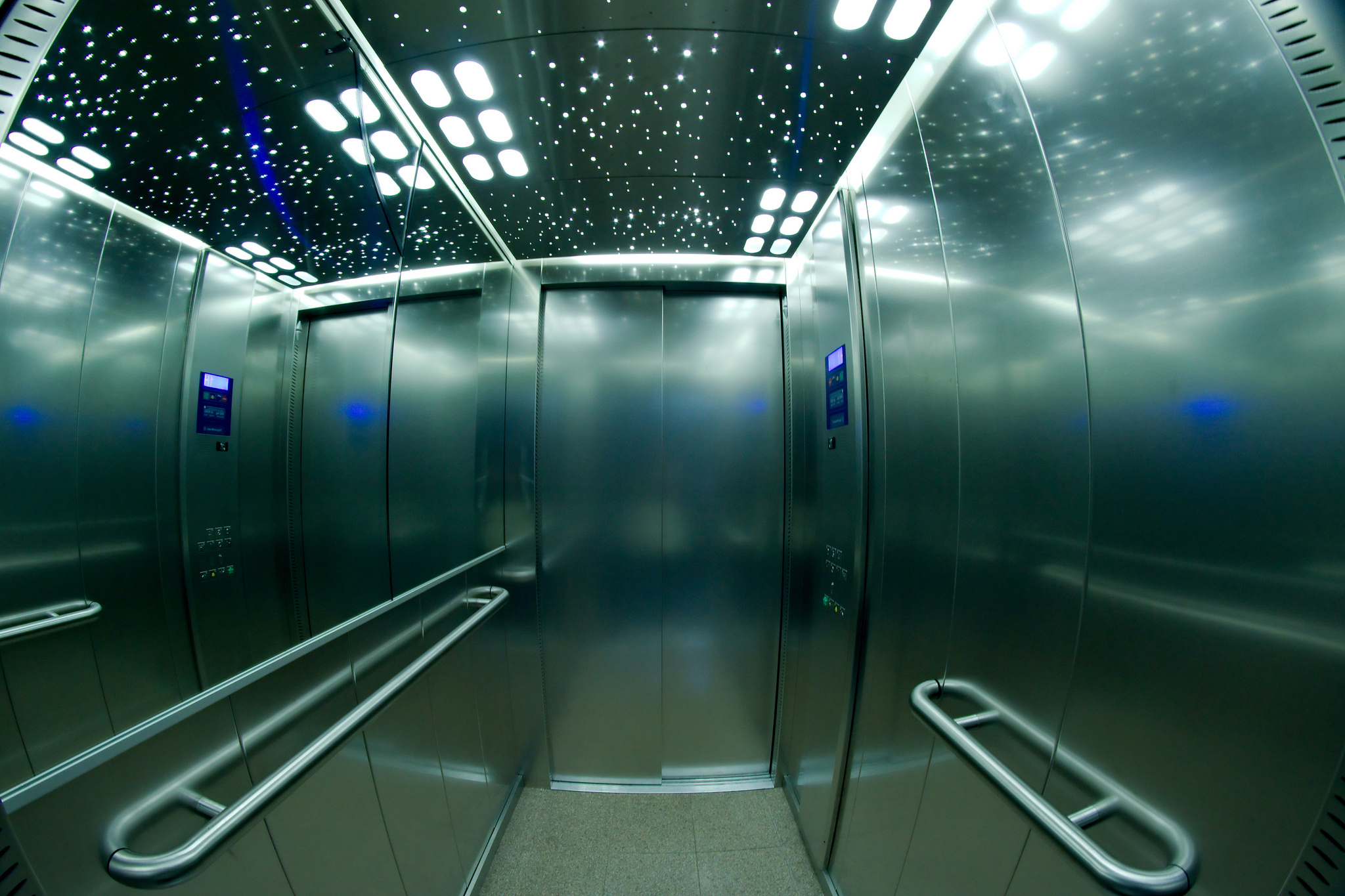 La limite de vitesse des ascenseurs n’est pas fixée par la technologie, mais par la physiologie humaine. © Frédéric BISSON, Flickr, CC by 2.0