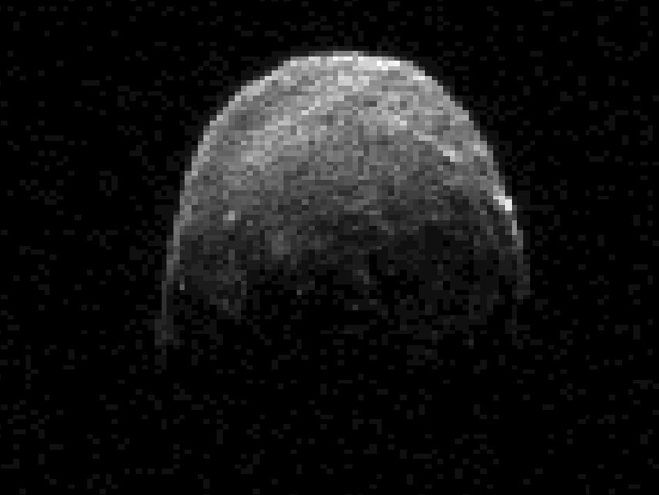 L'image de l'astéroïde 2005 YU55, obtenue par radar depuis le radiotélescope de Goldstone (Californie) le 7 novembre à 20 h 45 en heure française. L'objet était alors à 1,38 million de kilomètres de la Terre. © Nasa-JPL-Caltech
