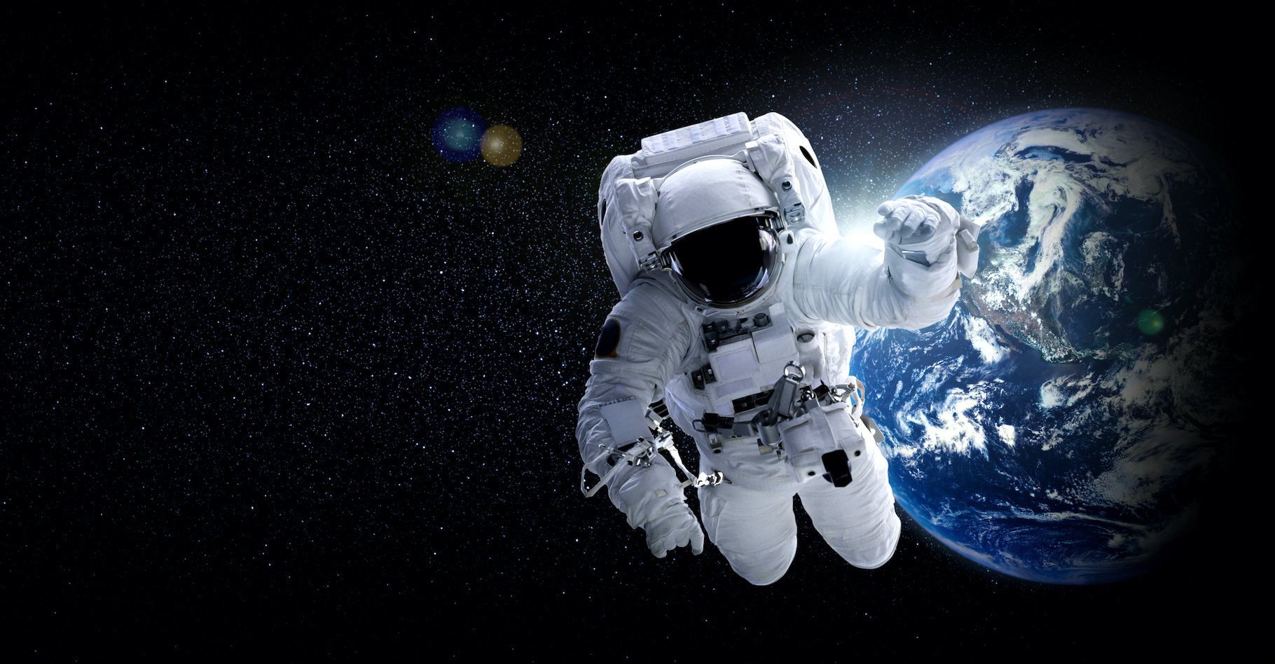 Chaque combinaison spatiale coûte plus de 100 millions de dollars ! © Blue Planet Studio, Adobe Stock