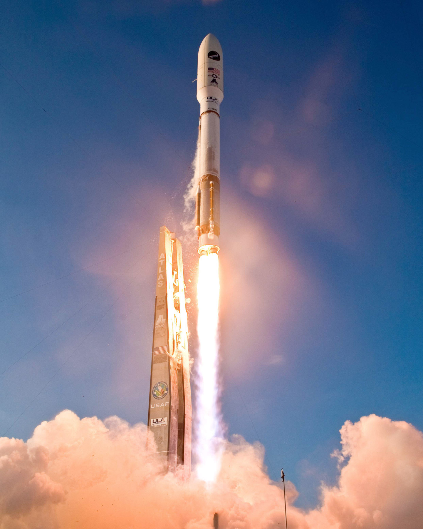 Lancement réussi du deuxième véhicule de test orbital (X-37B). Il devrait rester en orbite pendant au moins 270 jours avant de retourner sur Terre. © Boeing/Unitel launch Alliance