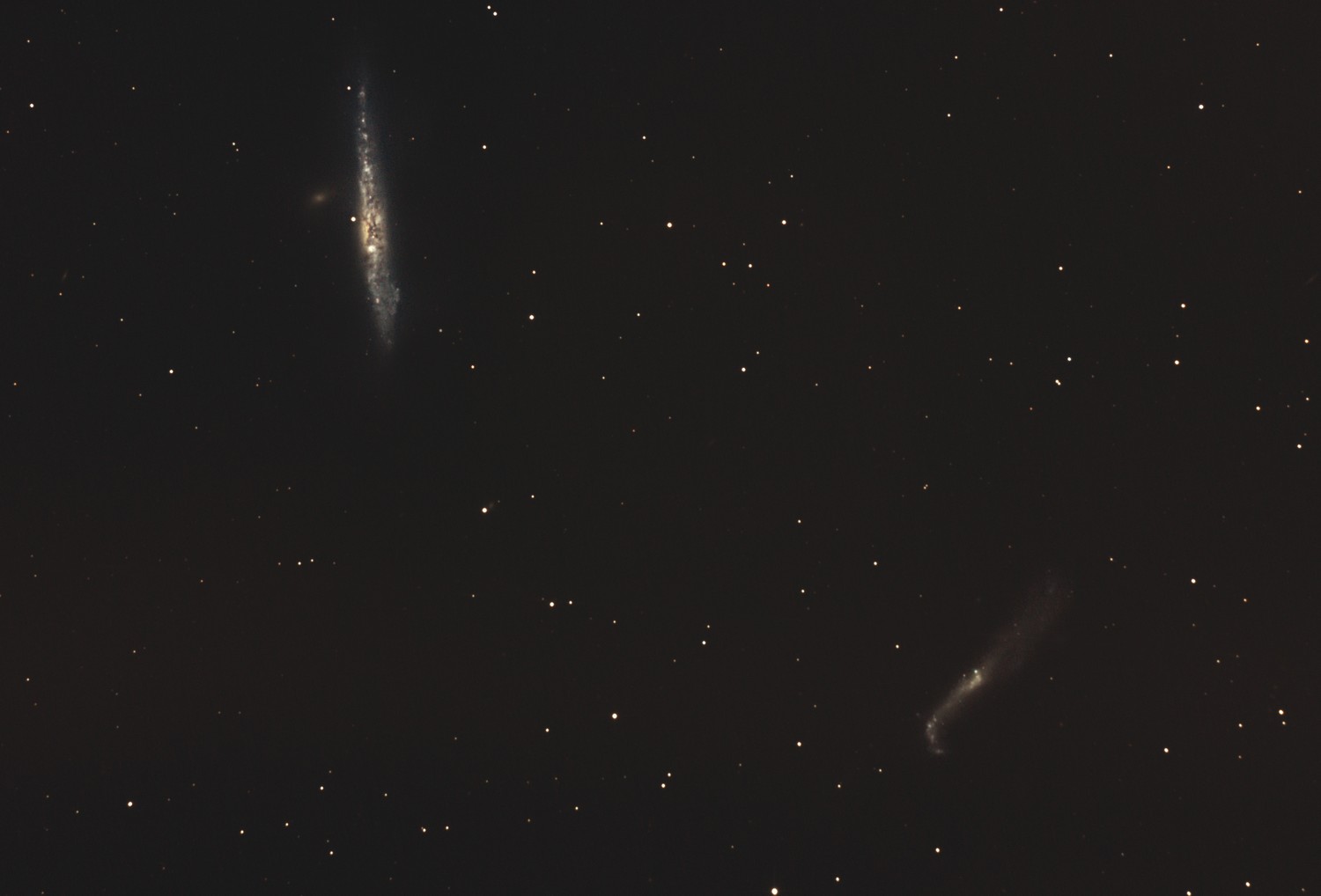 Les galaxies de la Baleine et de la Crosse. © M. Simet