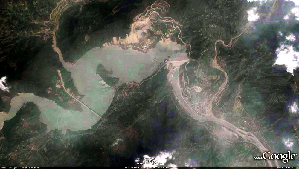 Le barrage du Zipingpu et le lac de retenue vus par Google Earth. Capture d'écran