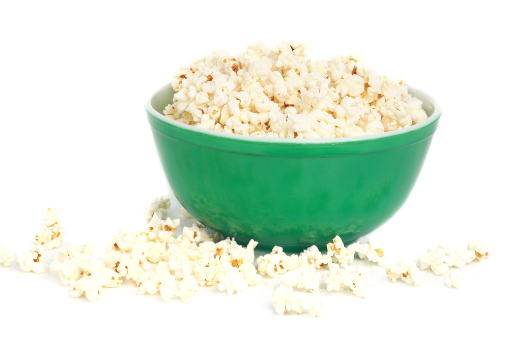 Une étude américaine a montré que les arômes artificiels de beurre, présents notamment dans le popcorn à cuire au micro-onde, seraient un facteur aggravant de la maladie d'Alzheimer. © Lana Langlois/shutterstock.com