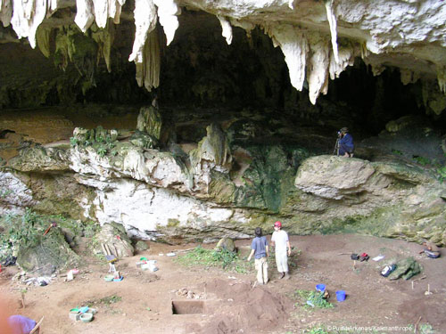 Vous avez plus de chance de croiser Jean-Michel Chazine dans une grotte que dans le métro. Grotte Gua Tebok. © DR
