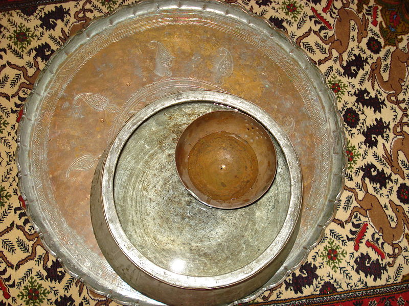 Une clepsydre est une horloge à eau. Ici, une ancienne clepsydre perse. © Maahmaah, Wikipedia, DP