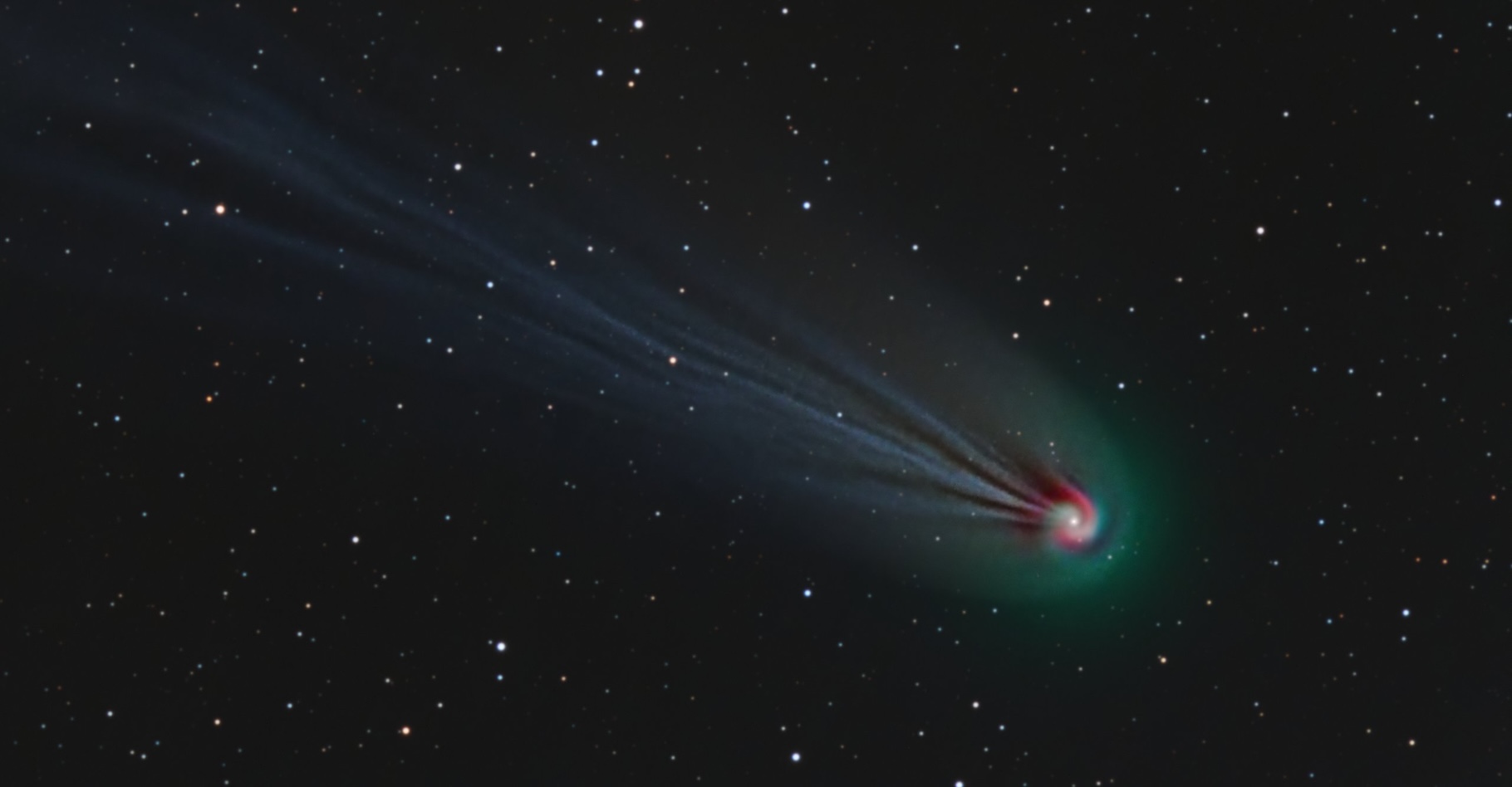Le noyau de la comète 12P/Pons-Brooks, alias la « comète du diable », se présente sous la forme d’une spirale. © Jan Erik Vallestad, @PanatpongJ, X