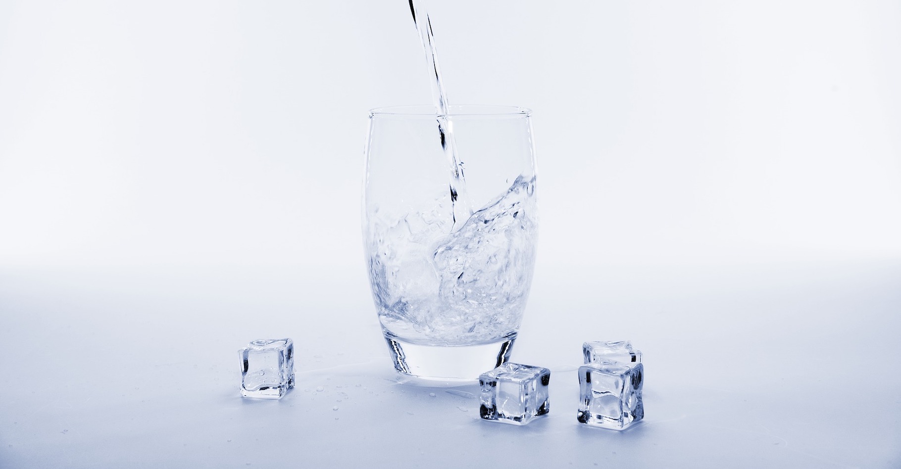 En principe, l’eau gèle à 0 °C, mais des chercheurs suisses sont parvenus à garder de l’eau liquide jusqu’à -263 °C ! © Bru-nO, Pixabay License