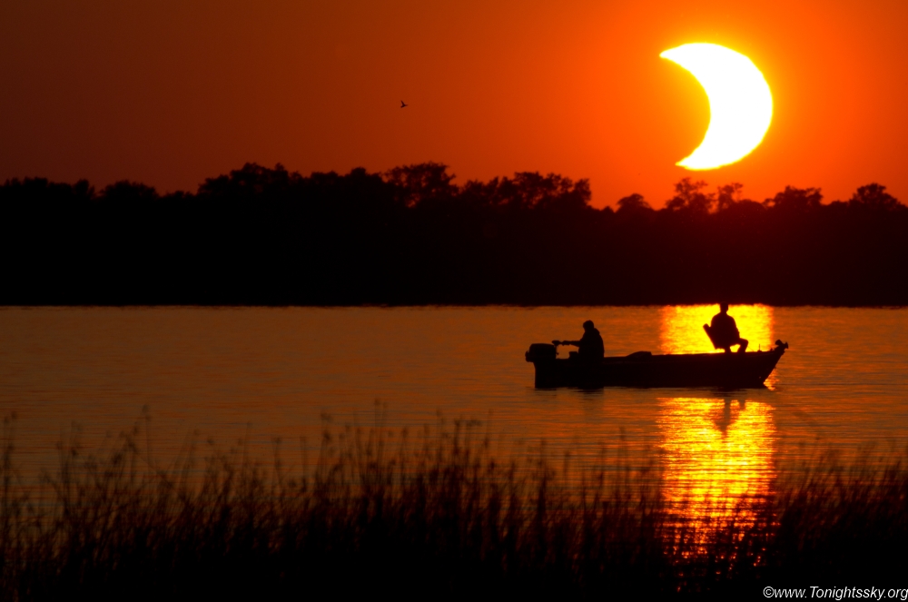 Fin de journée étonnante dans le Minnesota pour clore en beauté la seule éclipse annulaire de Soleil de l'année 2012. © Tyler Burg&nbsp;