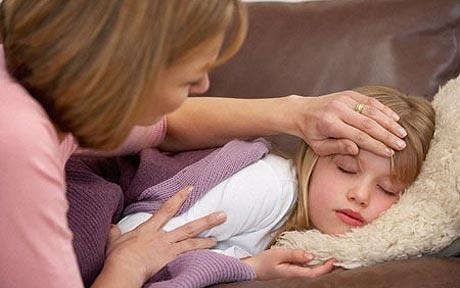 En cas de mal de tête, la codéine est à éviter pour les enfants de moins de 12 ans car chez certains patients, elle élève dangereusement les taux de morphine. Il existe des alternatives à utiliser en priorité. © Phovoir