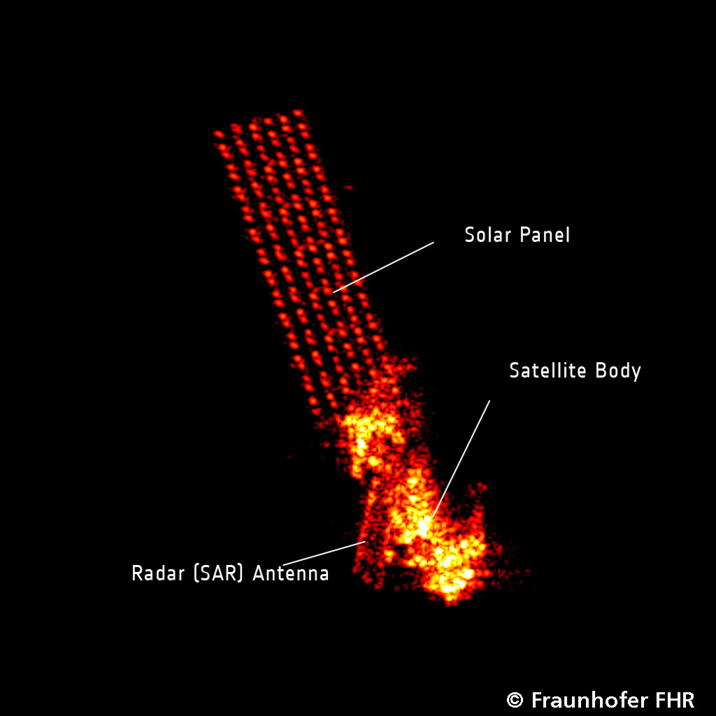 Image radar du satellite Envisat réalisée quelques jours après la perte de son contrôle. Elle montre un satellite sans dommage structurel ce qui rend confiant l'Esa dans sa capacité à le récupérer. L'image a été acquise depuis l'Institut allemand Fraunhofer for High Frequency Physics and Radar Techniques. © Fraunhofer/FHR