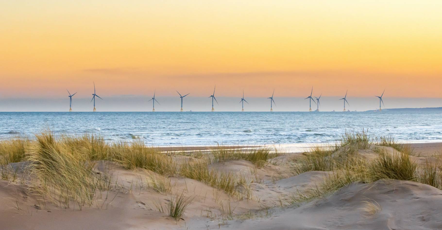 Au Royaume-Uni, les prix des énergies renouvelables sont en chute libre. Notamment celui de l’éolien offshore qui devient moins cher que l’éolien terrestre ou le solaire. Beaucoup moins cher que le gaz. © Alexisaj, Adobe Stock