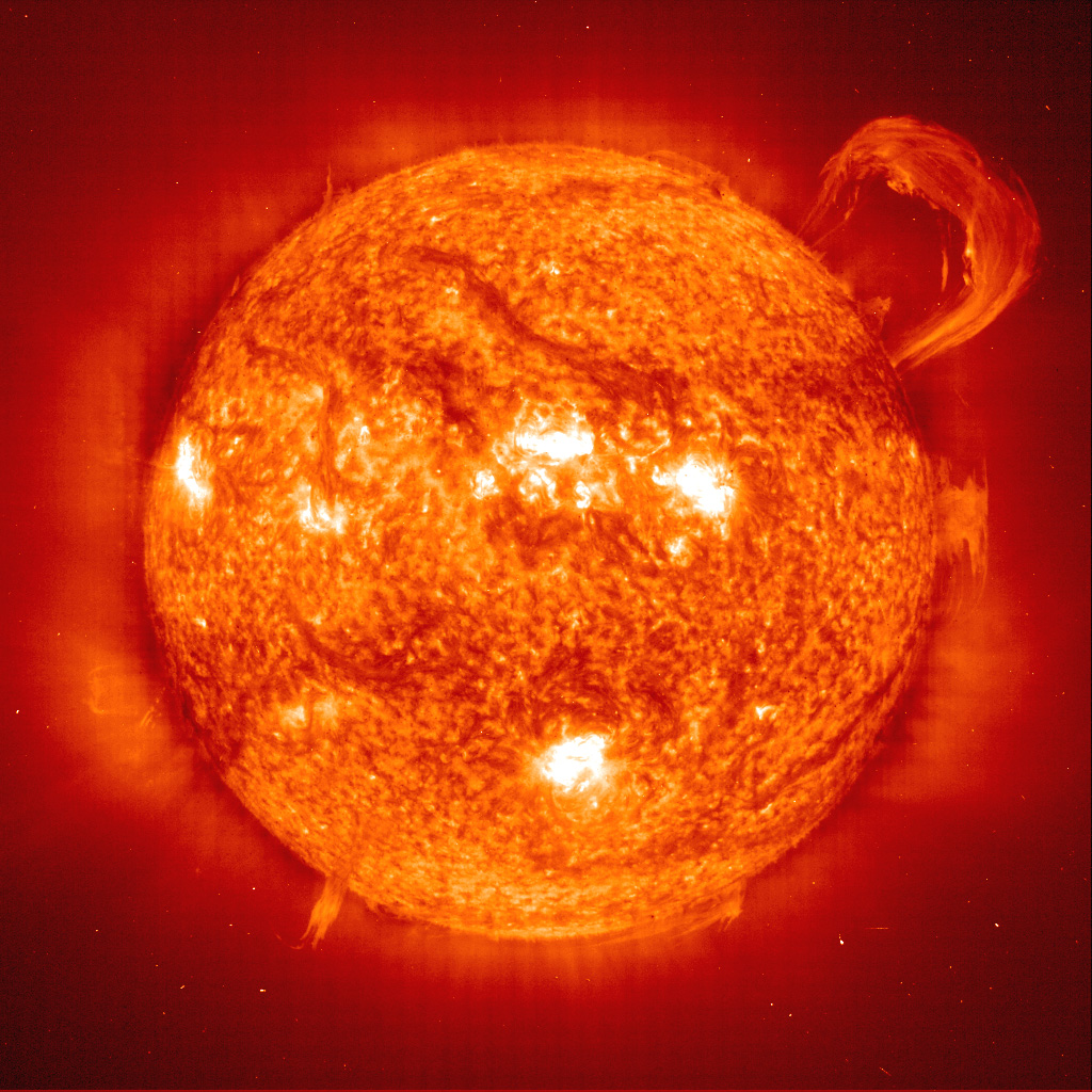 La métrique de Vaidya est plus adaptée pour décrire une étoile comme le Soleil perdant sa masse sous forme de rayonnement. Crédit : SOHO - EIT Consortium, Esa