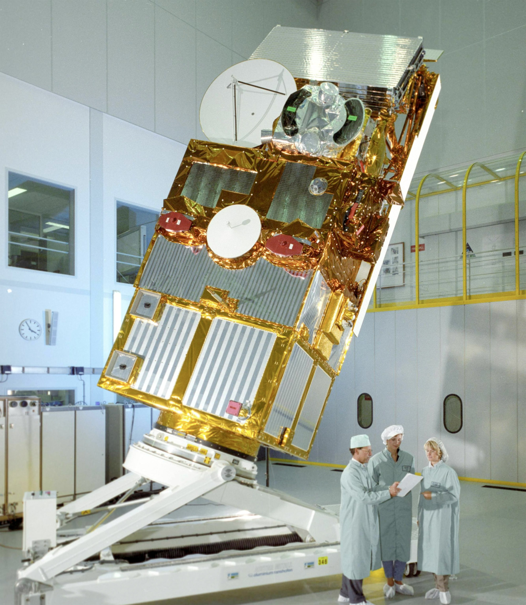 Tout a une fin. Après seize années de bons services, le satellite environnemental de l'Esa ERS-2 arrive en fin de vie. Pour éviter qu'il devienne un objet incontrôlable, l'Esa a décidé de le désorbiter pendant qu'il est encore temps ! © Esa