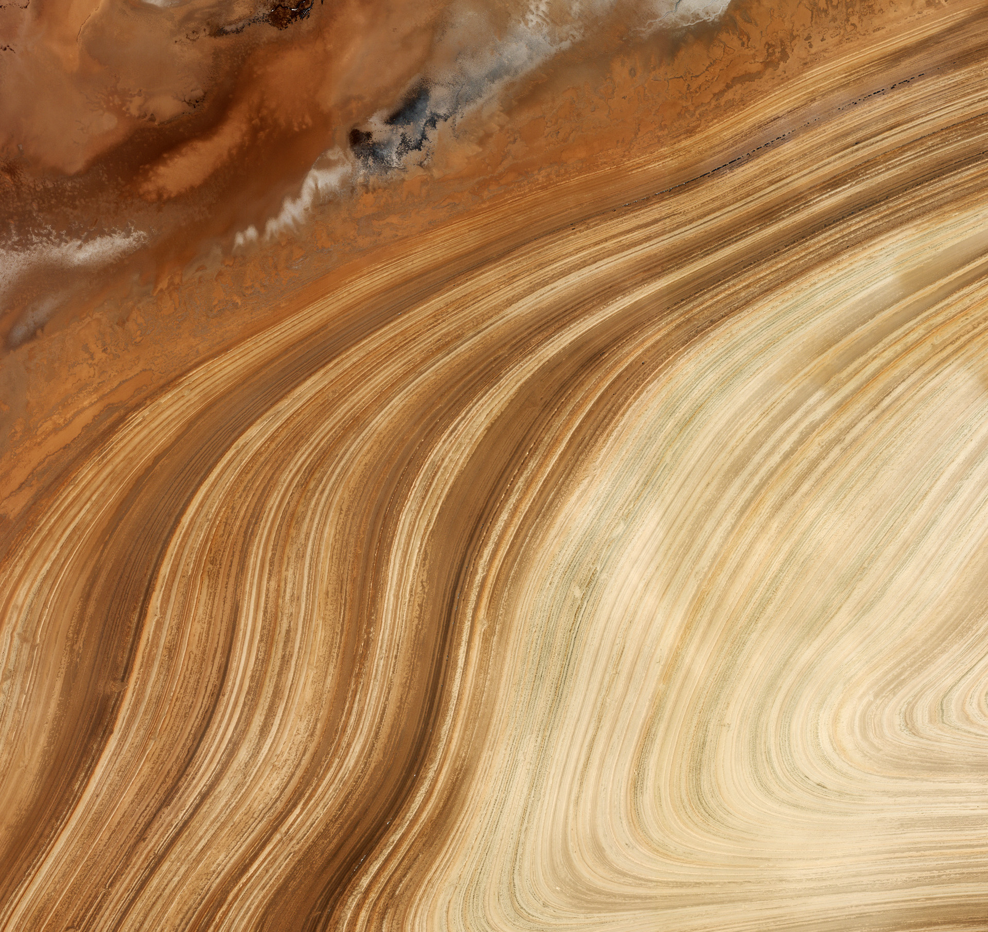 Cette image du désert de sel iranien a été prise le 13 novembre 2008 par Ikonos 2, un satellite commercial qui fournit une imagerie panchromatique et multispectrale à très haute résolution, jusqu'à 1 m par pixel. © European Space Imaging (EUSI)