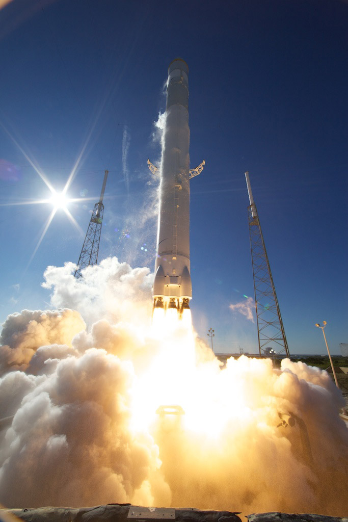 Choisie par la Nasa pour ravitailler la Station spatiale en fret, la société&nbsp;SpaceX est entrée en compétition avec Boeing et Sierra Nevada pour transporter également des astronautes à bord du complexe orbital. © SpaceX