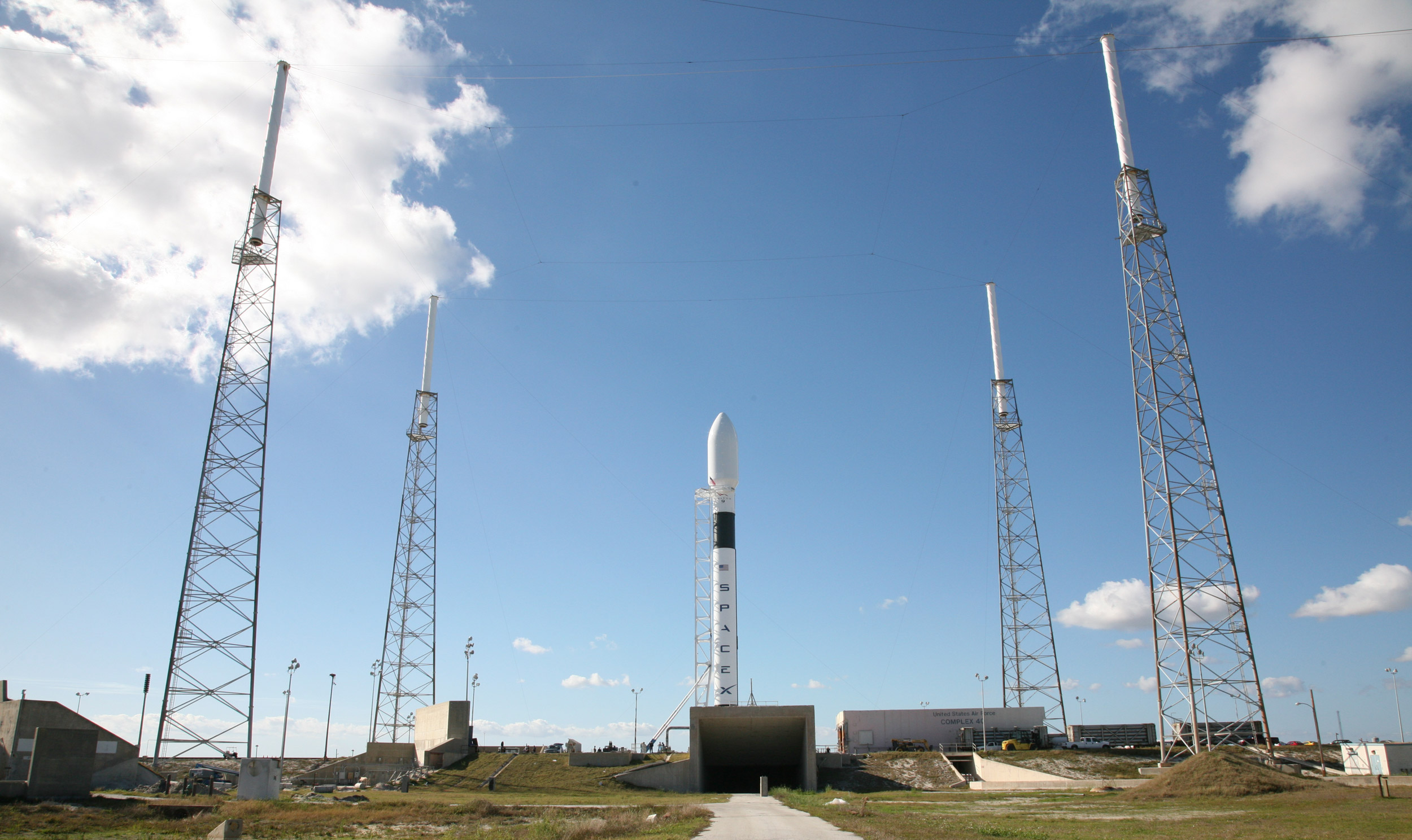 D'après une étude de la Nasa, le coût du développement du lanceur Falcon-9, que SpaceX compte utiliser pour lancer des Hommes et ravitailler l'ISS, revient moins cher que si la Nasa en avait la maîtrise d'œuvre. © SpaceX