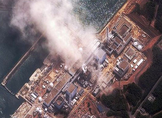 Les réacteurs de la centrale de Fukushima-Daiishi, ici photographiée fin mars, ont subi de gros dégâts lors des premières explosions qui ont suivi les inondations des installations après le tsunami du 11 mars 2011. On ne fait que commencer à les évaluer précisément. © Daveeza, Flickr, CC by-sa 2.0