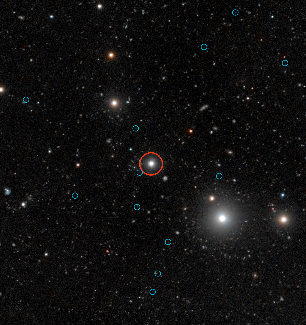 Cette image profonde montre une région du ciel autour du quasar HE0109-3518. Le quasar,&nbsp;proche du centre de l'image, se&nbsp;trouve dans la constellation du Sculpteur.&nbsp;©&nbsp;Eso, Digitized Sky Survey 2,&nbsp;S. Cantalupo (UCSC)