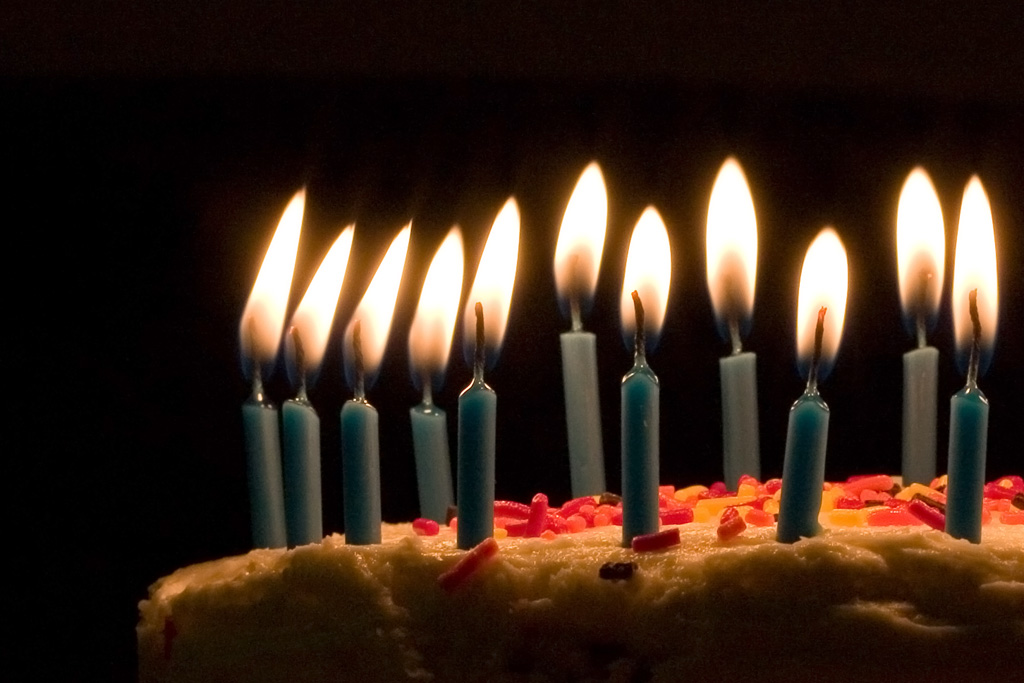 Le fameux rituel des bougies lors d'un anniversaire renforce le goût du gâteau.&nbsp;© Joey Gannon, Wikipédia, cc by sa 2.0