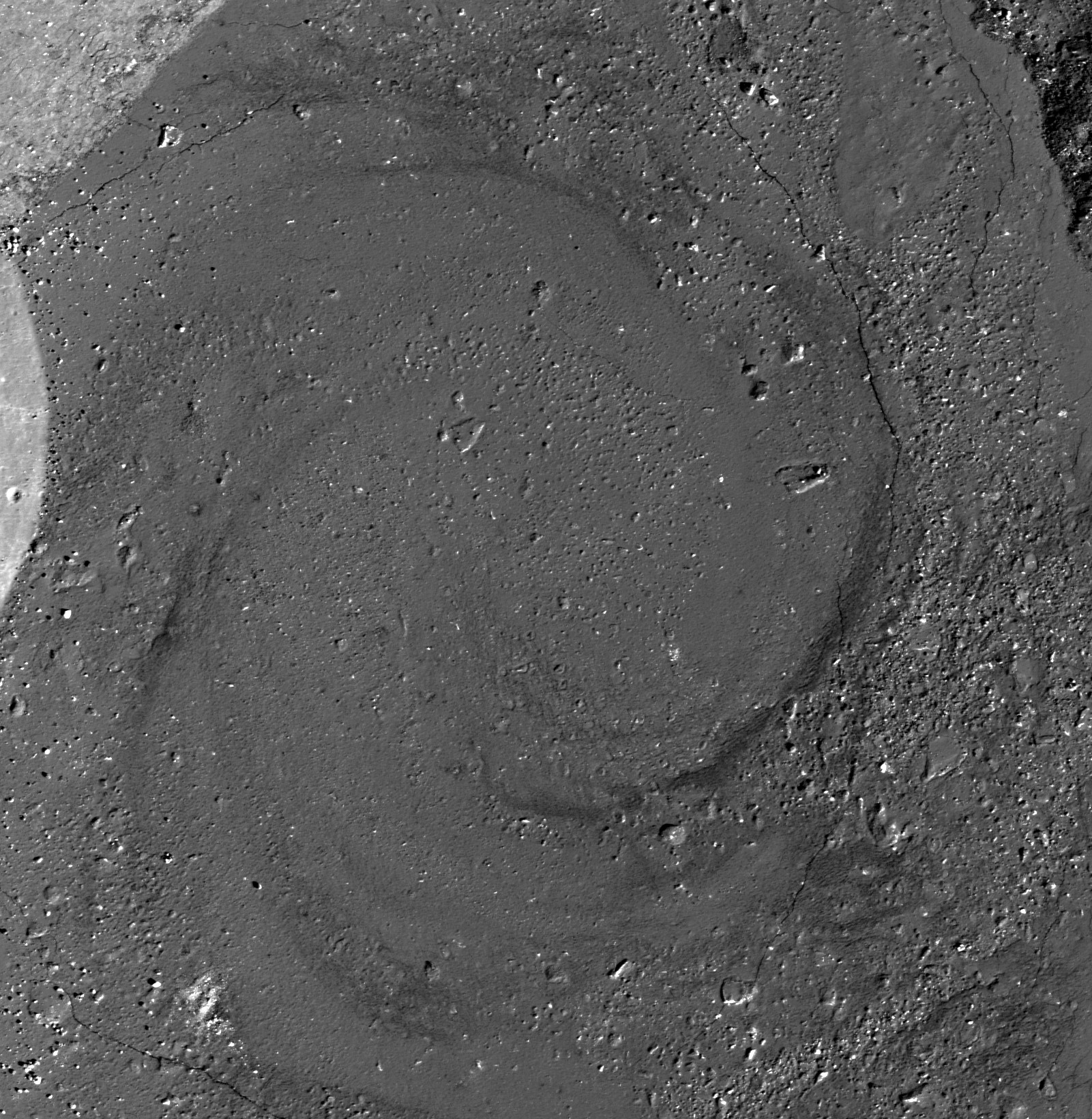 Photographié par la sonde LRO, ce motif en spirale d'environ un kilomètre de diamètre orne le fond du cratère lunaire Giordano Bruno. Les scientifiques pensent que des coulées de lave de différentes viscosités pourraient s'enrouler pour former un tel dessin. © Nasa, GSFC, Arizona State University