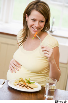 Une alimentation équilibrée durant la grossesse reste l'atout santé de l'enfant à naître. © Phovoir