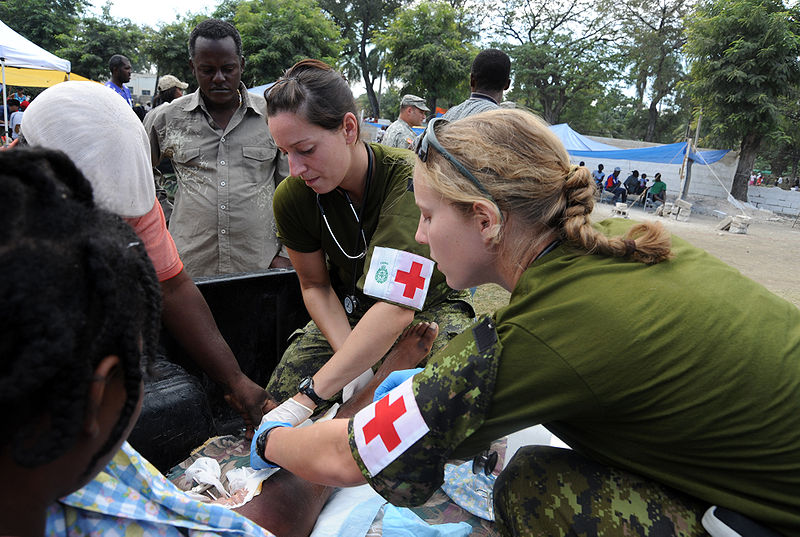 Depuis un an, les aides humanitaires tentent de porter secours à la population haïtienne. © DR