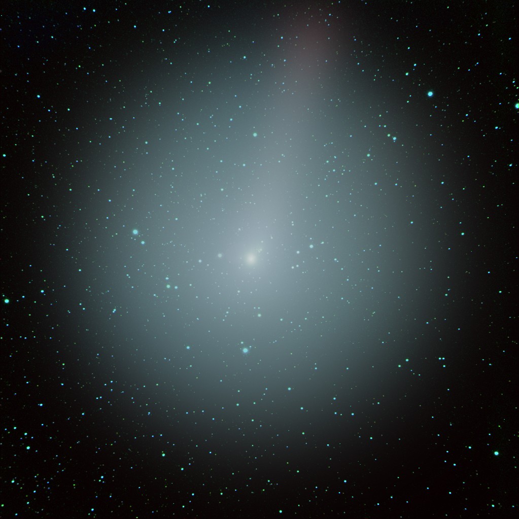 Cette image de la comète Hartley 2 a été réalisée le 13 octobre avec le Faulkes North Telescope de 2 mètres de diamètre situé à Hawaï. © Nick Howes