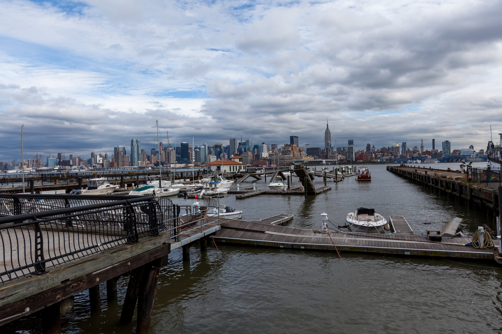 Le réchauffement climatique va engendrer la hausse des eaux. Ici, New York après le passage de l'ouragan Sandy. © Sergey, Fotolia