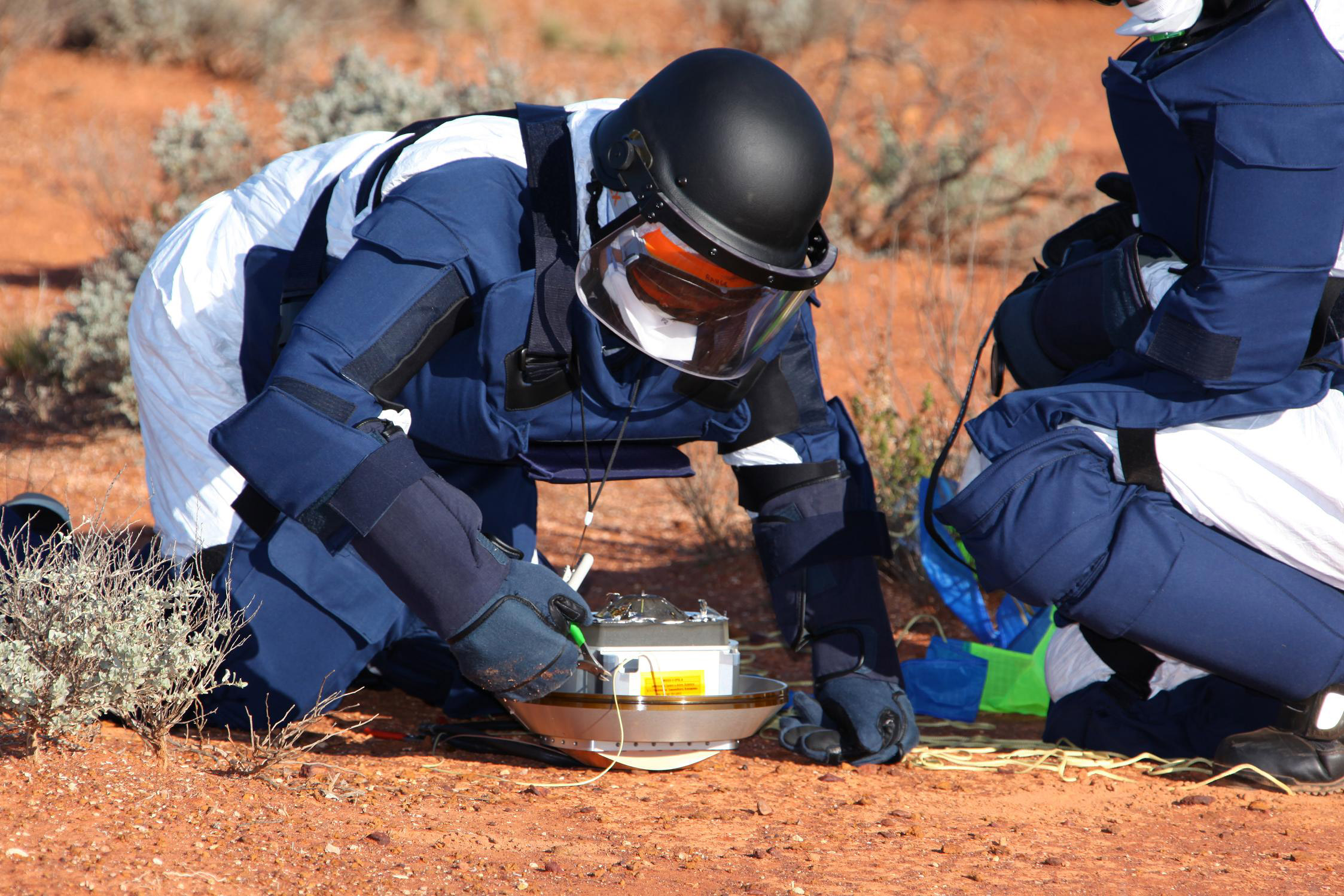 La capsule de Hayabusa a été récupérée dans le désert australien après un périple de 7 ans et 5 milliards de kilomètres ! Elle a été confiée au centre de recherche de Sagamihara (Kanagawa). Crédit Jaxa