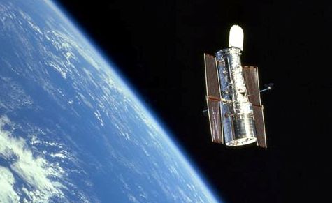 Le télescope spatial Hubble photographié après sa dernière visite de maintenance. Crédit Nasa