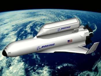 Ce concept de Boeing présente un module de fret emmené en orbite par un véhicule piloté réutilisable. Crédit Boeing/Nasa.