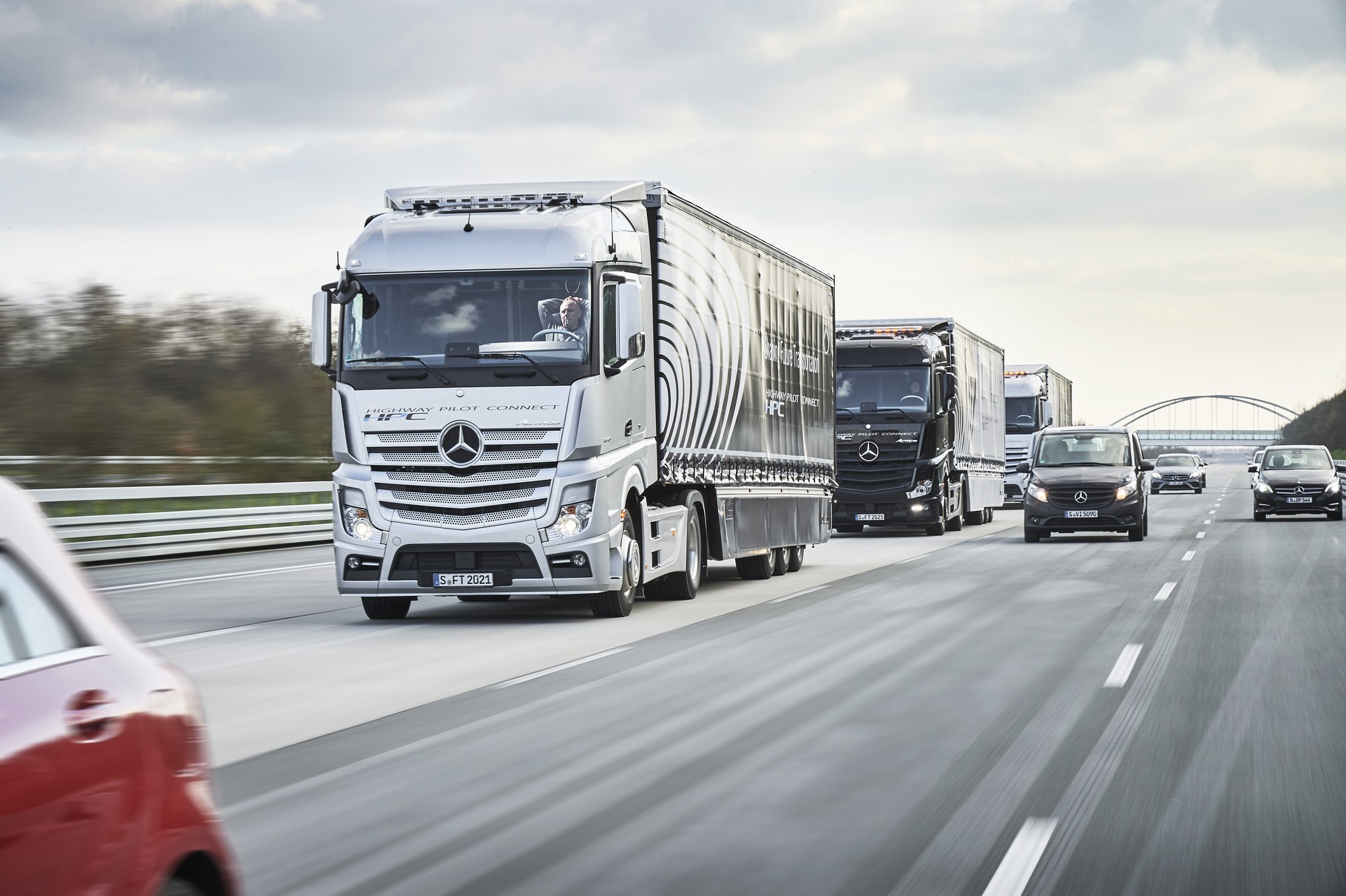 Daimler Trucks, filiale du constructeur allemand Mercedes-Benz, faisait partie des six marques de poids lourds participant à ce concours européen. © Daimler Trucks