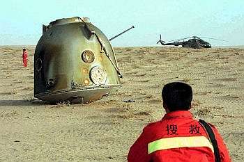 La récupération de Shenzhou-3 le 1er avril 2002. Crédit agence Chine Nouvelle.