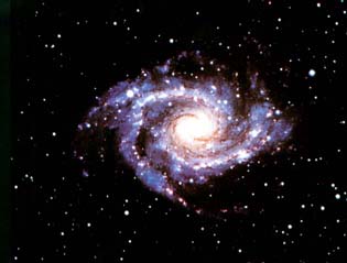 Une galaxie renferme de nombreux amas stellaireCrédit : http://members.aol.com