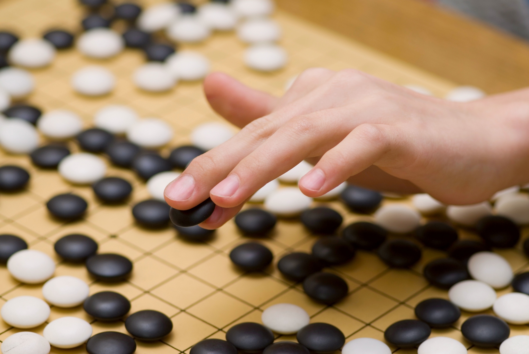 Après les trois victoires d’affilée d’AlphaGo dont le jeu semblait proche de la perfection, les observateurs commençaient à douter de la capacité de Lee Sedol à opposer une résistance. Sa victoire est un formidable démenti. © Bork, Shutterstock