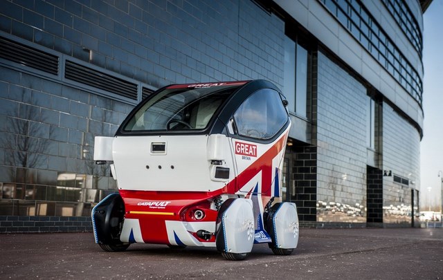 Ce petit véhicule paré aux couleurs de l’Union Jack est l’un des modèles de véhicules autonomes qui seront testés d’ici peu sur routes ouvertes au Royaume-Uni. © Transport Systems Catapult