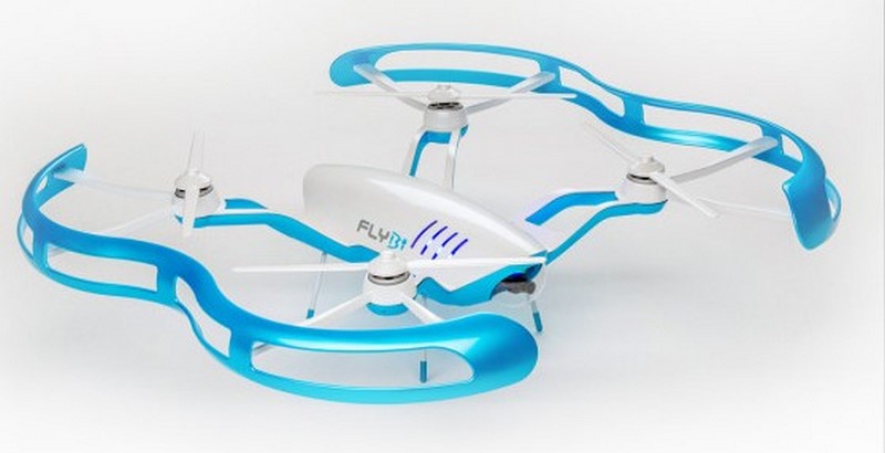 Le FLYBi est un drone qui promet beaucoup : pilotage immersif grâce à des lunettes de réalité augmentée, détection automatique des obstacles, système autonome de remplacement de la batterie… Mais il ne s’agit pour le moment que d’un projet qui doit encore trouver son financement pour aboutir. © Advance Robotix Corporation